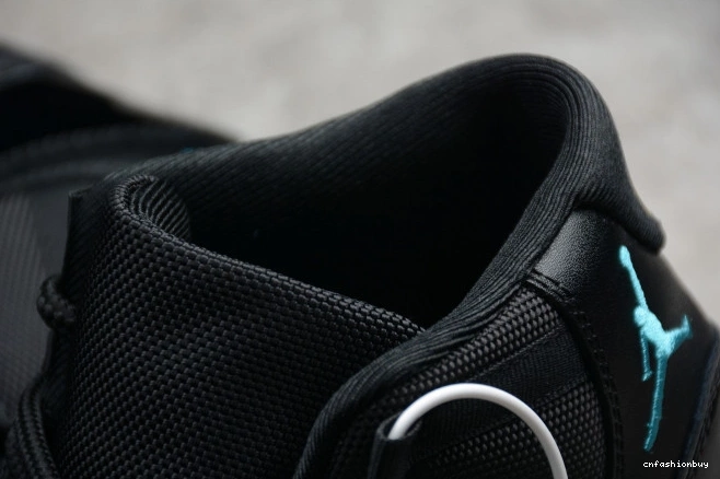 378037-006 11 Blue Jordan Retro Air Gamma 0805